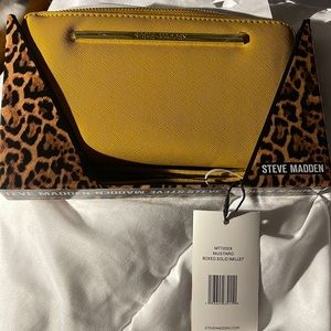Steve Madden zip around wallet in Mustard crosshatch.